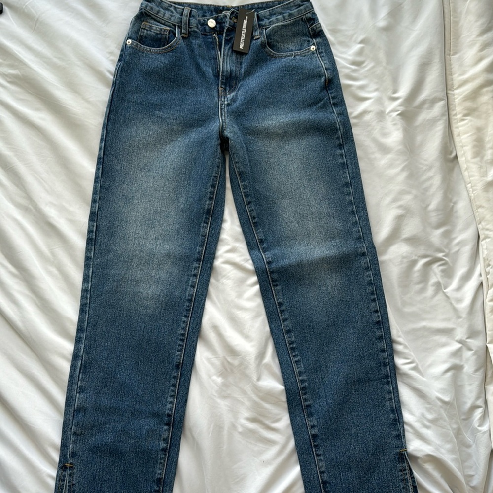 PrettyLittleThing Mid Blue Wash Split Hem Jeans